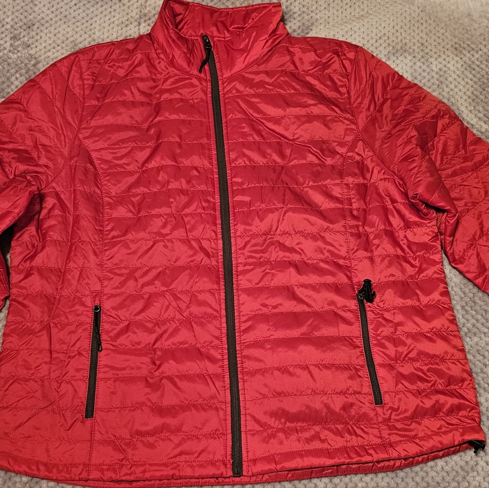 Women's Packable Pudfy Jacket. Red Quilted With Graphite Zipper.